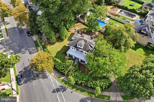 24 BELMONT CIR, Trenton, NJ 08618