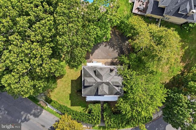 24 BELMONT CIR, Trenton, NJ 08618