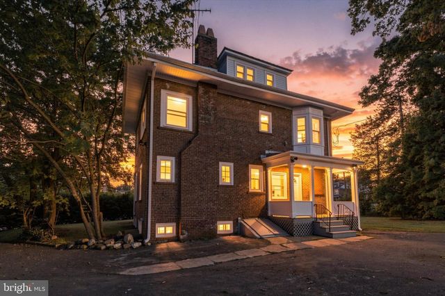 24 BELMONT CIR, Trenton, NJ 08618