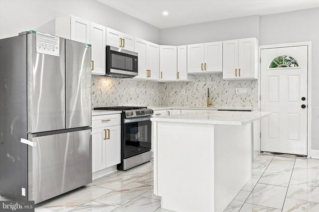24 BELMONT CIR, Trenton, NJ 08618