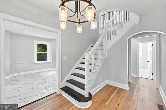 24 BELMONT CIR, Trenton, NJ 08618