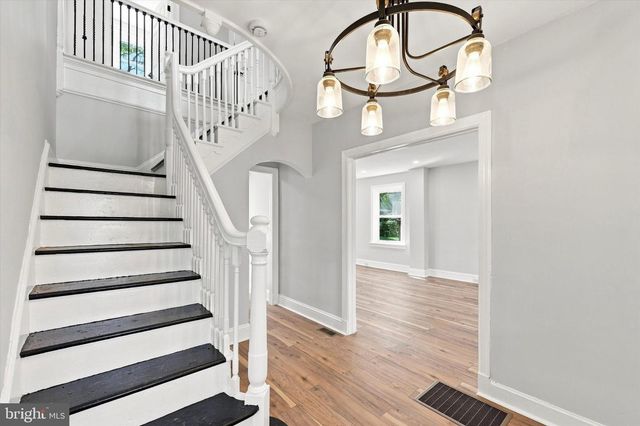 24 BELMONT CIR, Trenton, NJ 08618