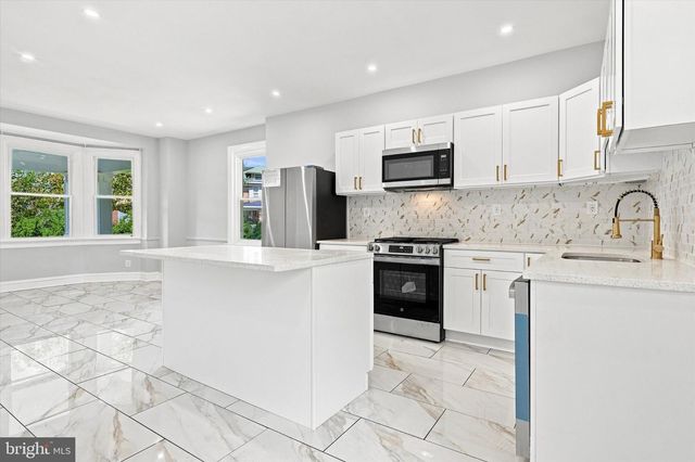 24 BELMONT CIR, Trenton, NJ 08618