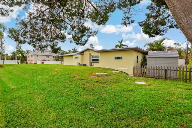 1675 BLAKEMORE LANE, Sarasota, FL 34231