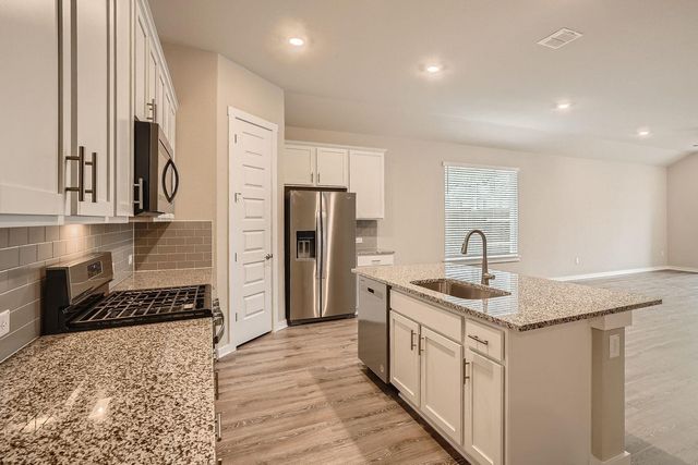 2032 Wilsons Warbler DR, Leander, TX 78641