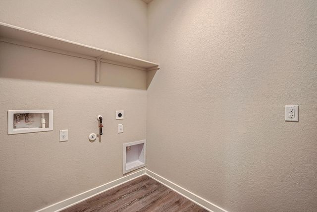 2032 Wilsons Warbler DR, Leander, TX 78641