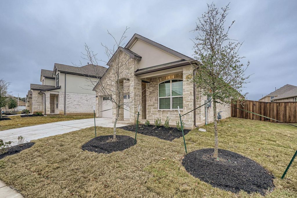 2032 Wilsons Warbler DR, Leander, TX 78641