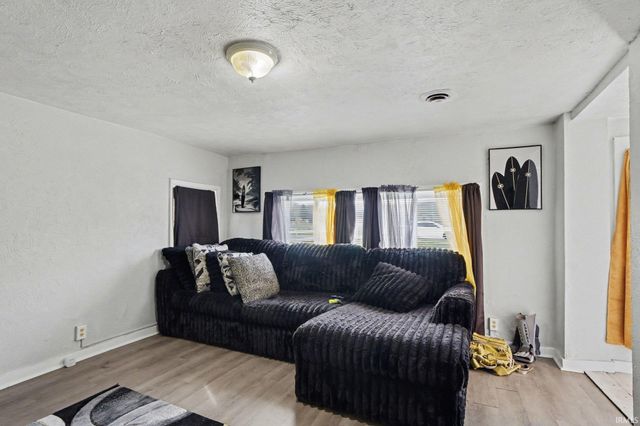 720 W 15Th Street, Mishawaka, IN 46544