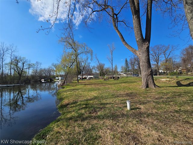 4120 Navarra Court, White Lake Charter Township, MI 48383