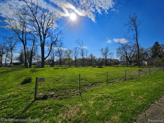 4120 Navarra Court, White Lake Charter Township, MI 48383