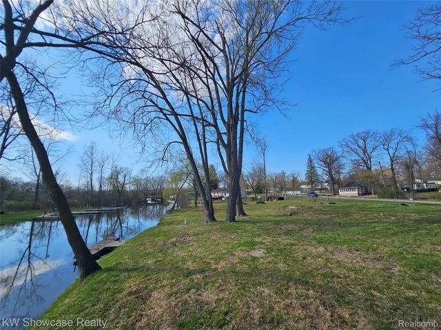 4120 Navarra Court, White Lake Charter Township, MI 48383