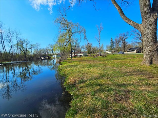 4120 Navarra Court, White Lake Charter Township, MI 48383