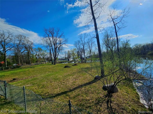 4120 Navarra Court, White Lake Charter Township, MI 48383