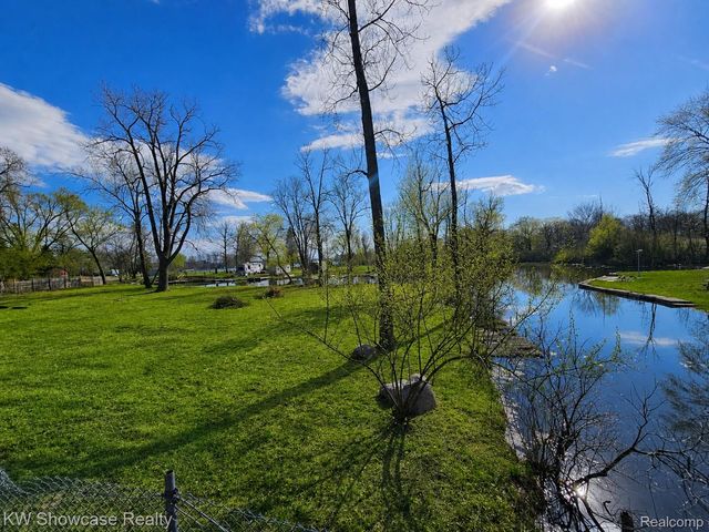 4120 Navarra Court, White Lake Charter Township, MI 48383