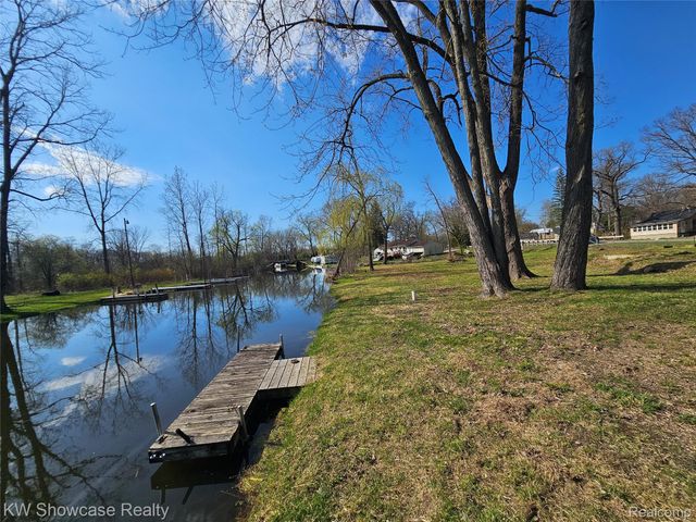 4120 Navarra Court, White Lake Charter Township, MI 48383