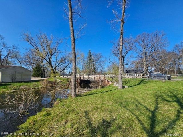 4120 Navarra Court, White Lake Charter Township, MI 48383