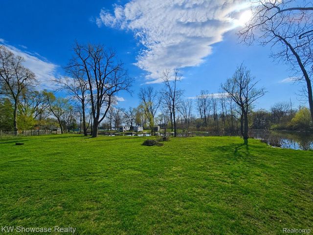 4120 Navarra Court, White Lake Charter Township, MI 48383