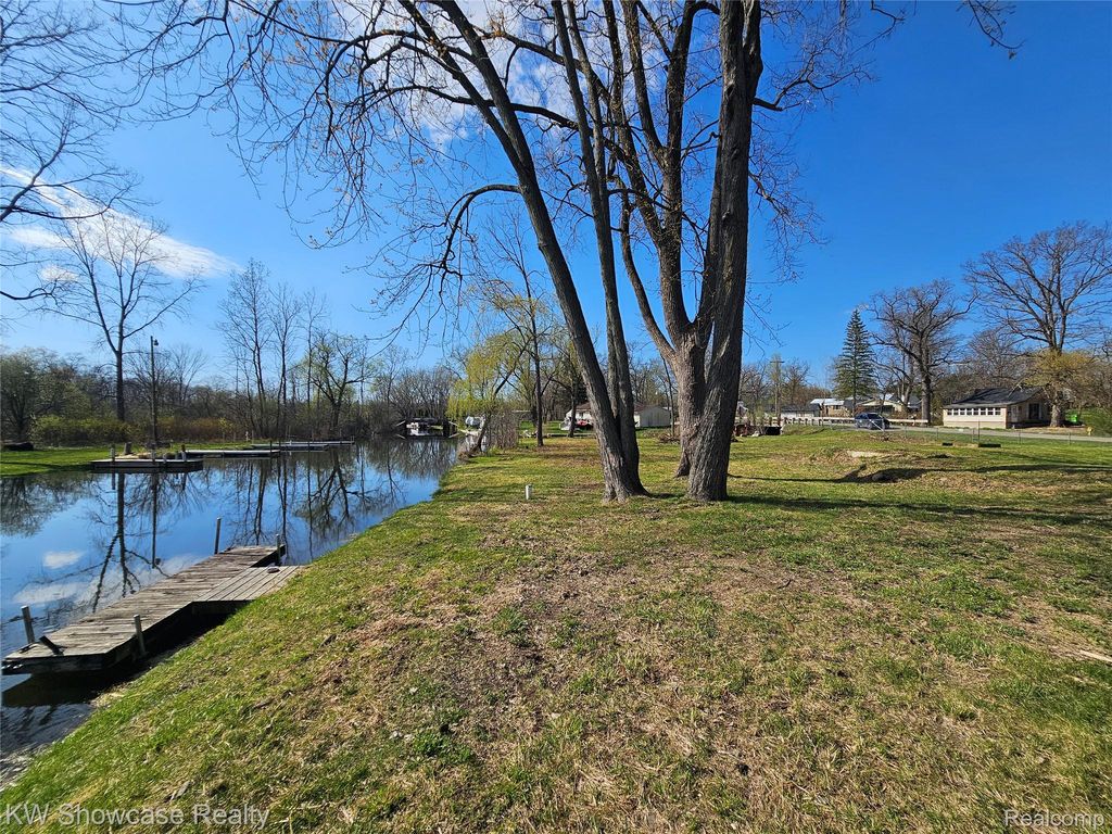 4120 Navarra Court, White Lake Charter Township, MI 48383