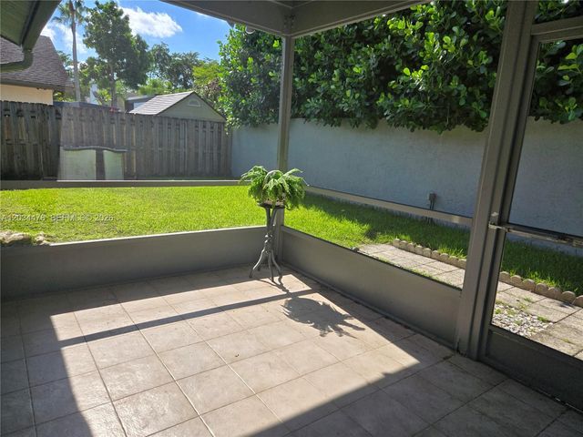 7921 NW 4th St, Plantation, FL 33324