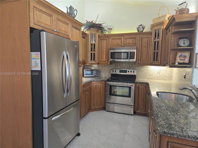 7921 NW 4th St, Plantation, FL 33324