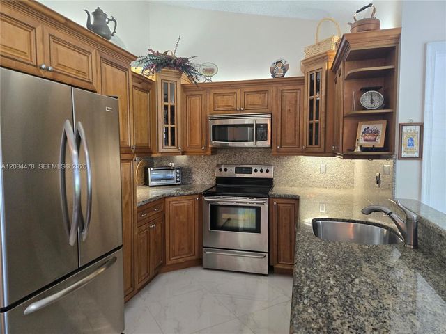 7921 NW 4th St, Plantation, FL 33324