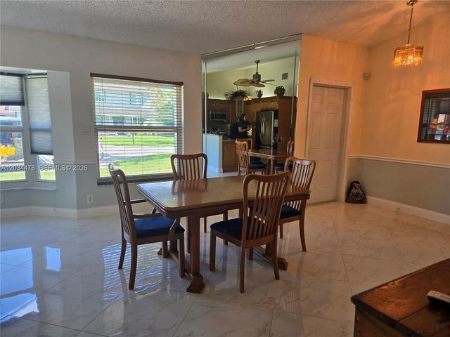 7921 NW 4th St, Plantation, FL 33324