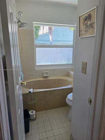 7921 NW 4th St, Plantation, FL 33324