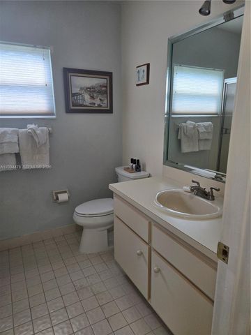 7921 NW 4th St, Plantation, FL 33324