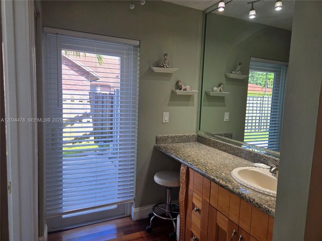 7921 NW 4th St, Plantation, FL 33324