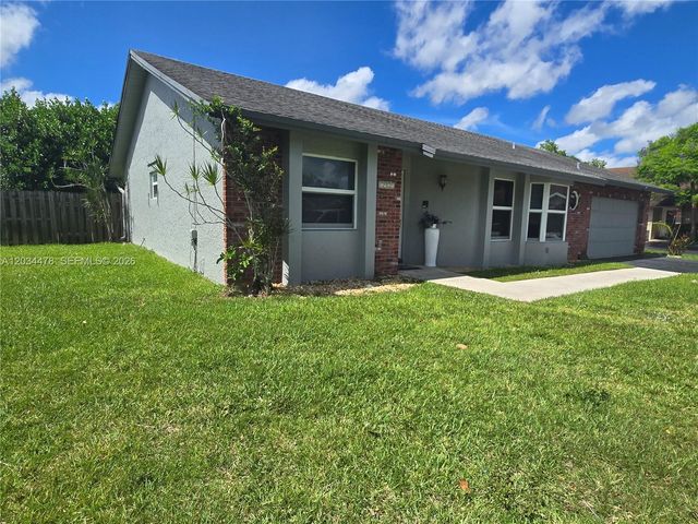 7921 NW 4th St, Plantation, FL 33324