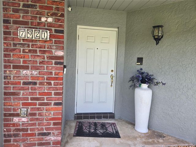 7921 NW 4th St, Plantation, FL 33324