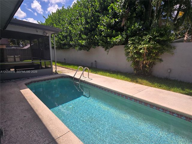 7921 NW 4th St, Plantation, FL 33324