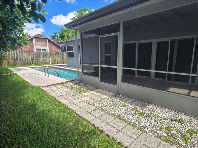 7921 NW 4th St, Plantation, FL 33324