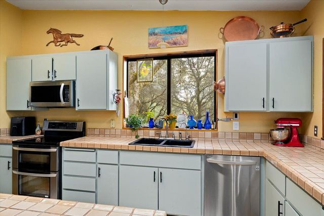 2244 Windmill Ct, Cool, CA 95614