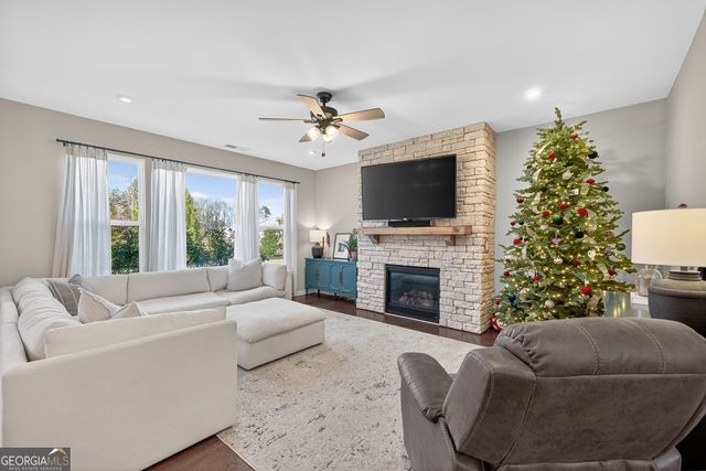 176 Michigan Circle, Hoschton, GA 30548