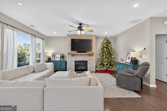 176 Michigan Circle, Hoschton, GA 30548