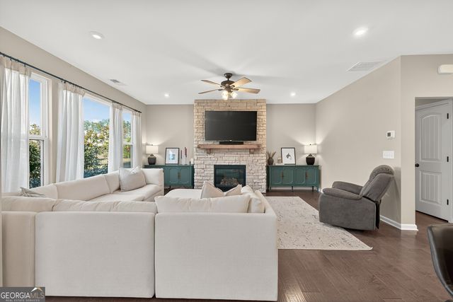 176 Michigan Circle, Hoschton, GA 30548