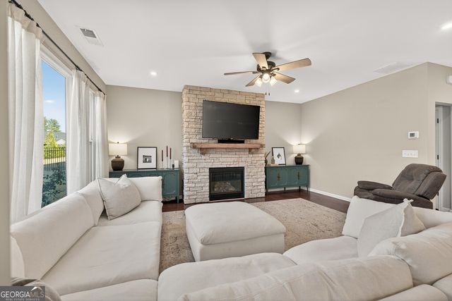 176 Michigan Circle, Hoschton, GA 30548