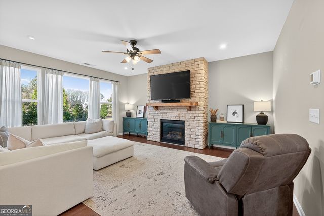 176 Michigan Circle, Hoschton, GA 30548