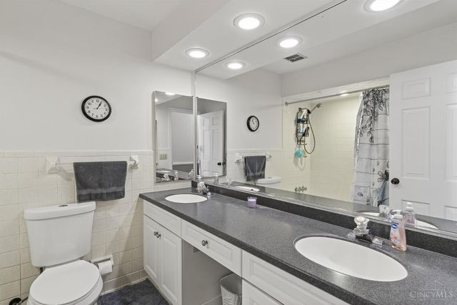 2207 Rolling Hills Boulevard, Fairfield, OH 45014