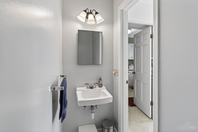 2207 Rolling Hills Boulevard, Fairfield, OH 45014