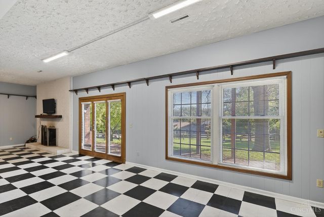 2207 Rolling Hills Boulevard, Fairfield, OH 45014