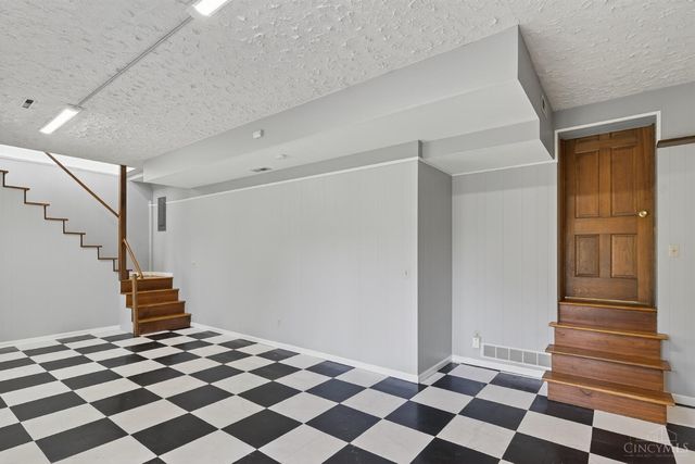 2207 Rolling Hills Boulevard, Fairfield, OH 45014