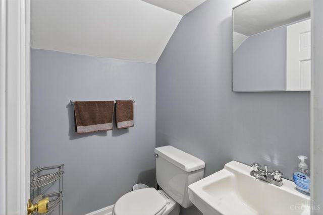 2207 Rolling Hills Boulevard, Fairfield, OH 45014