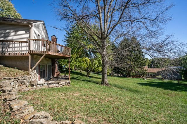 2207 Rolling Hills Boulevard, Fairfield, OH 45014