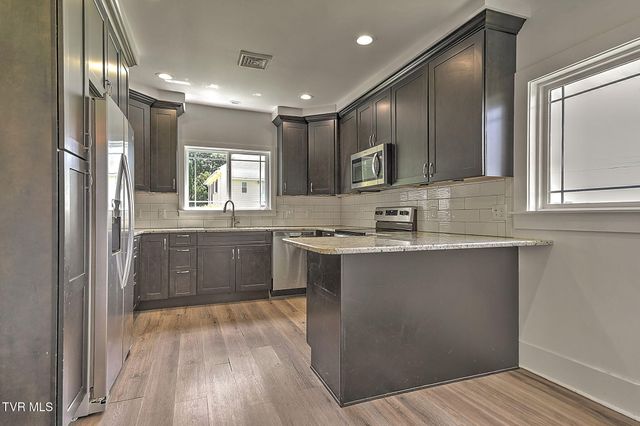 321 Lee Street, Bristol, VA 24201