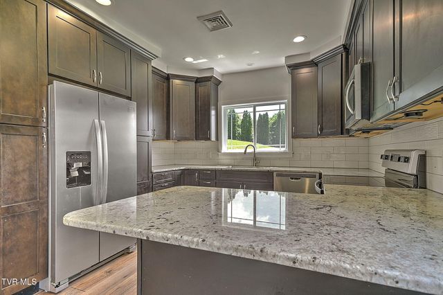 321 Lee Street, Bristol, VA 24201
