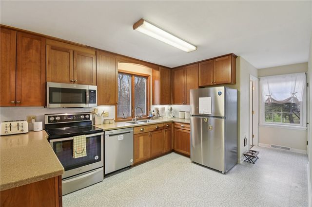 76 Southern Hills Circle, Henrietta, NY 14467