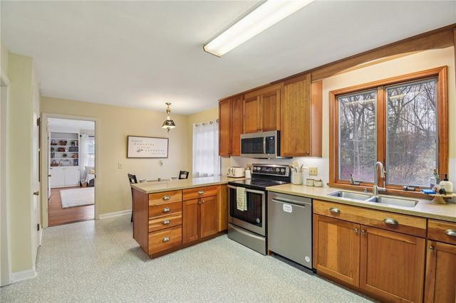 76 Southern Hills Circle, Henrietta, NY 14467