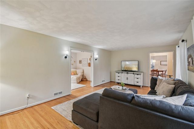 76 Southern Hills Circle, Henrietta, NY 14467